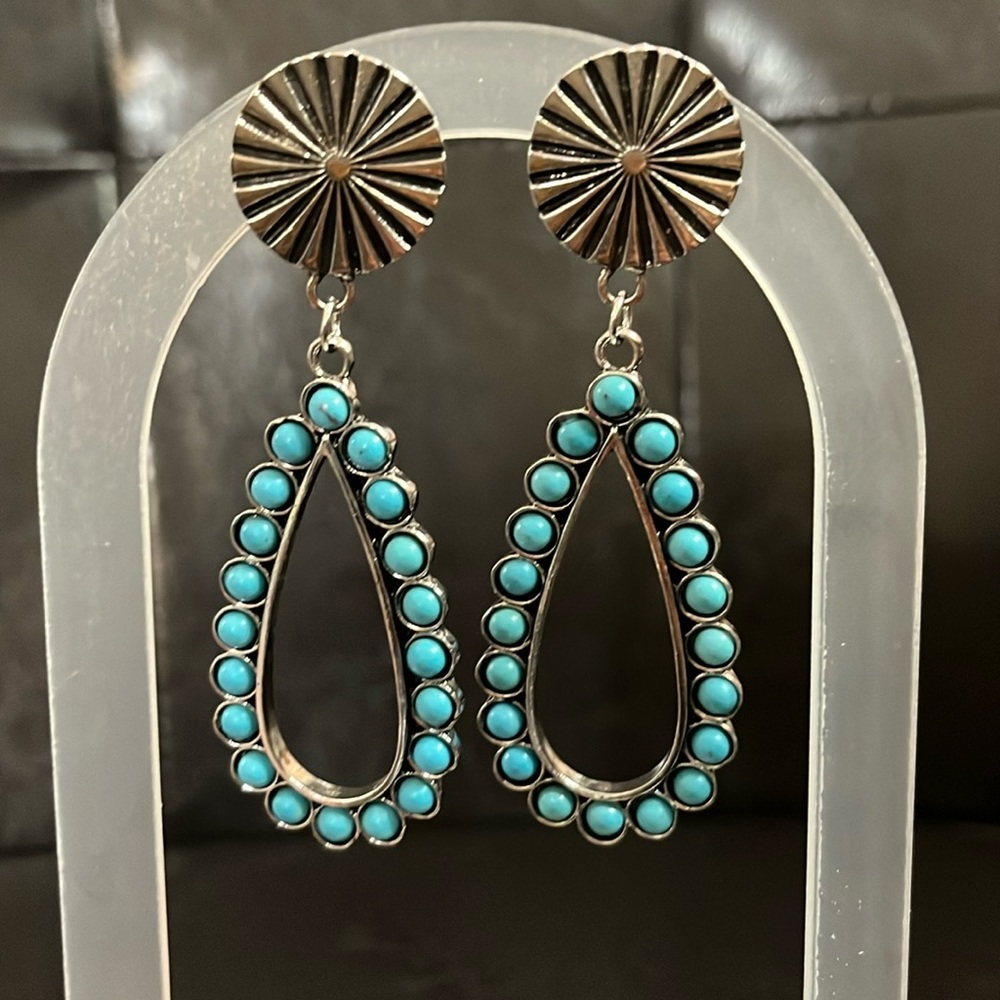 Cute✨ boho- western turquoise earrings ✨